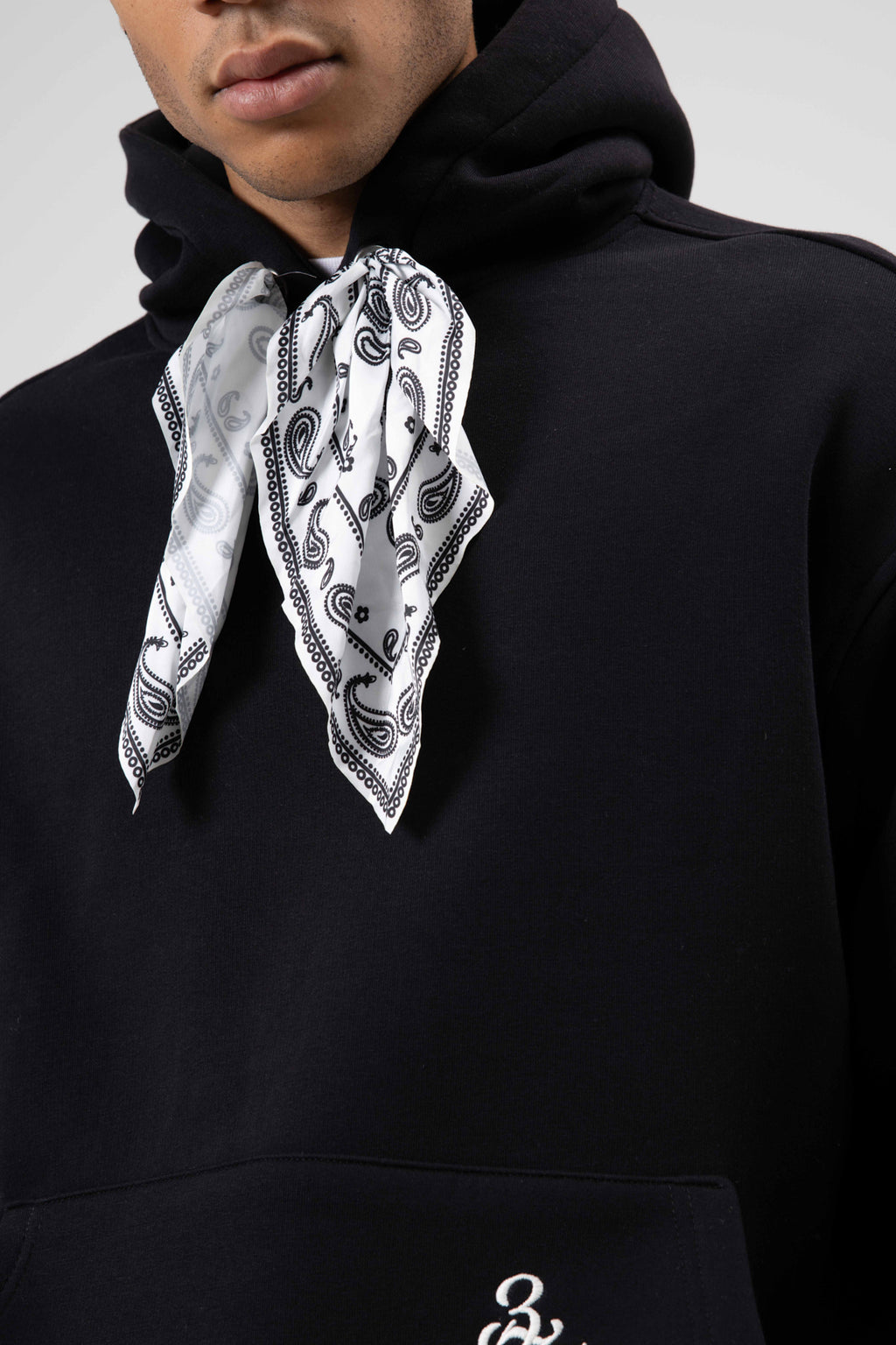 Oversize Fular Detaylı Kapüşonlu Sweatshirt Siyah