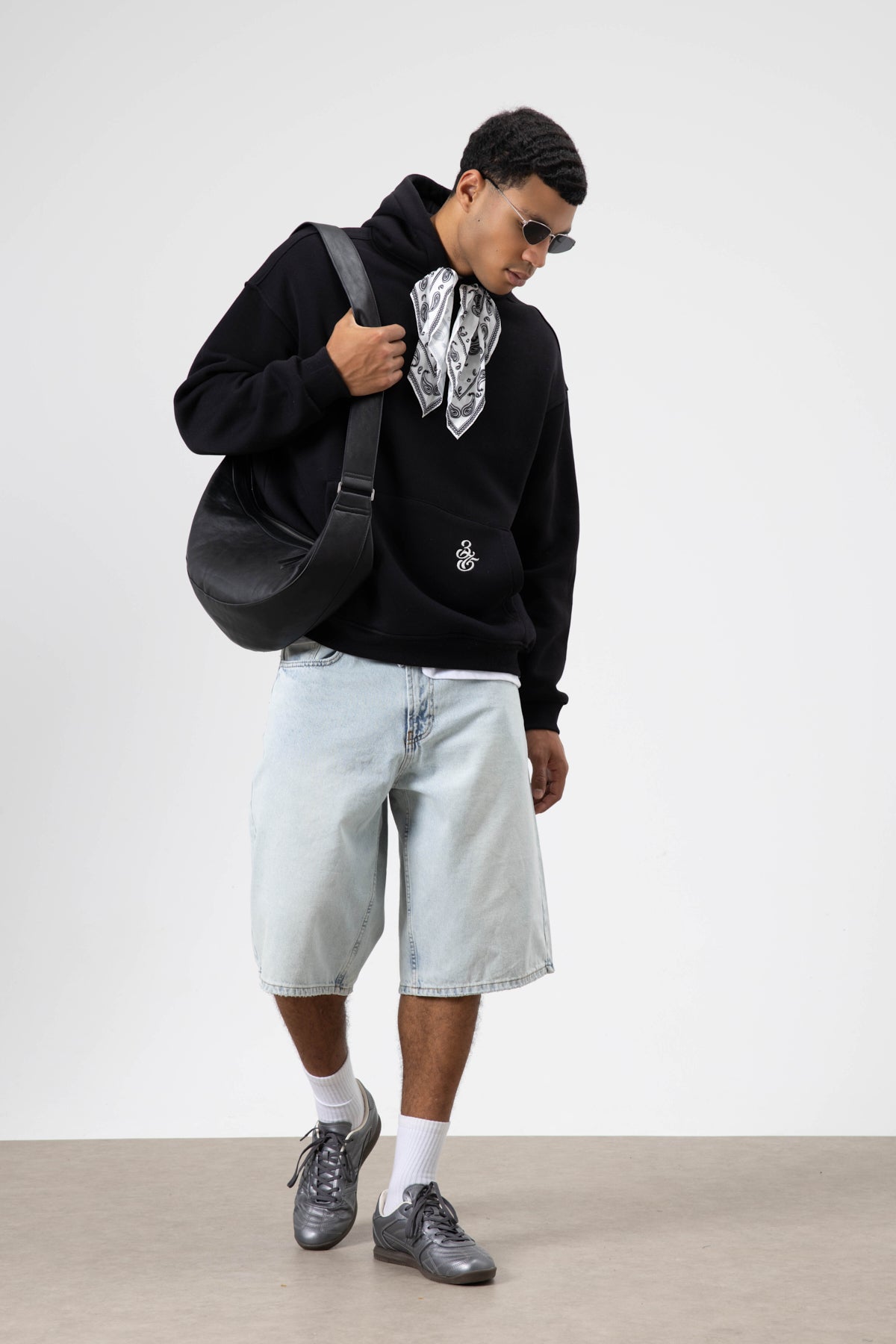 Oversize Fular Detaylı Kapüşonlu Sweatshirt Siyah