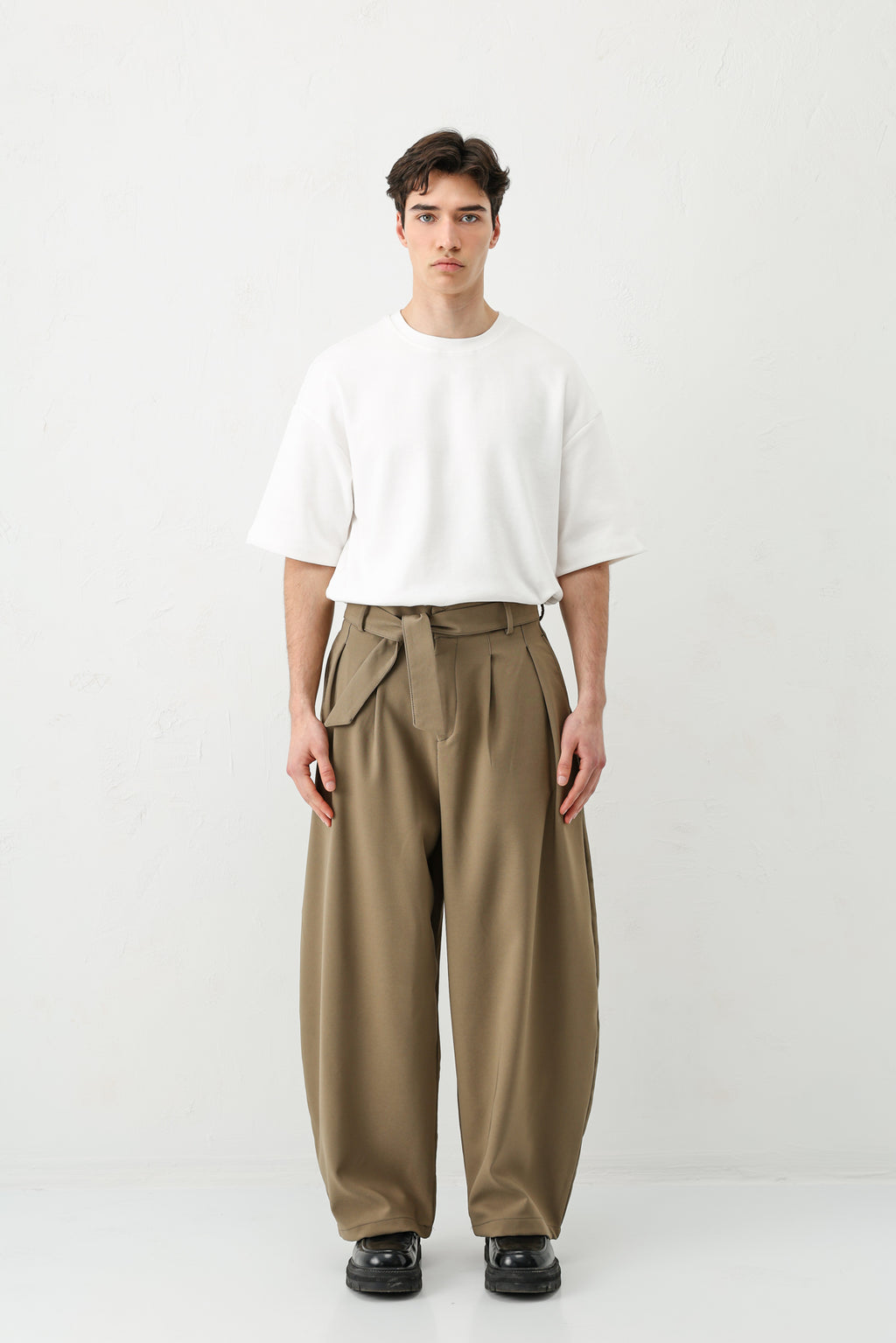 Barrel Fit Tailored Fit Kemerli Pantolon Haki