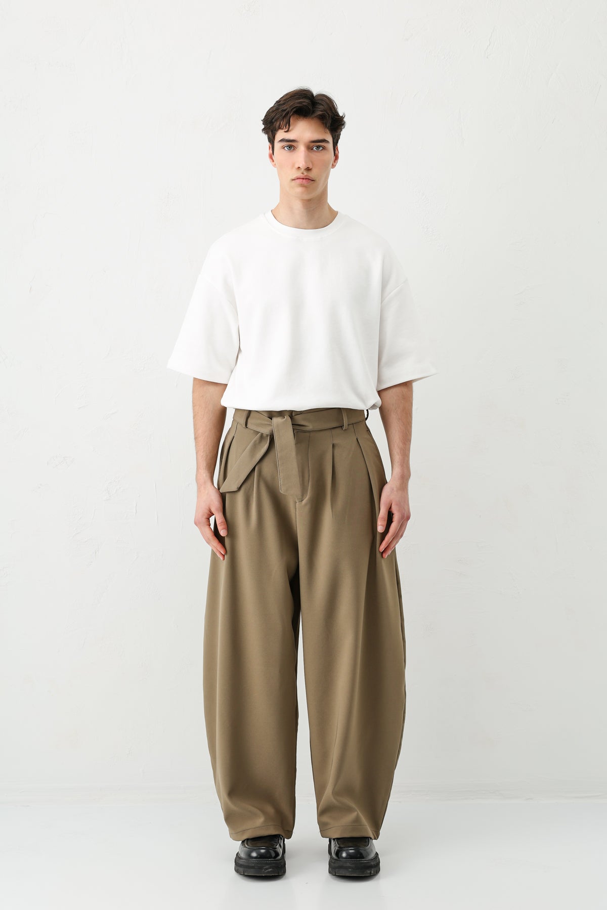 Barrel Fit Tailored Fit Kemerli Pantolon Haki