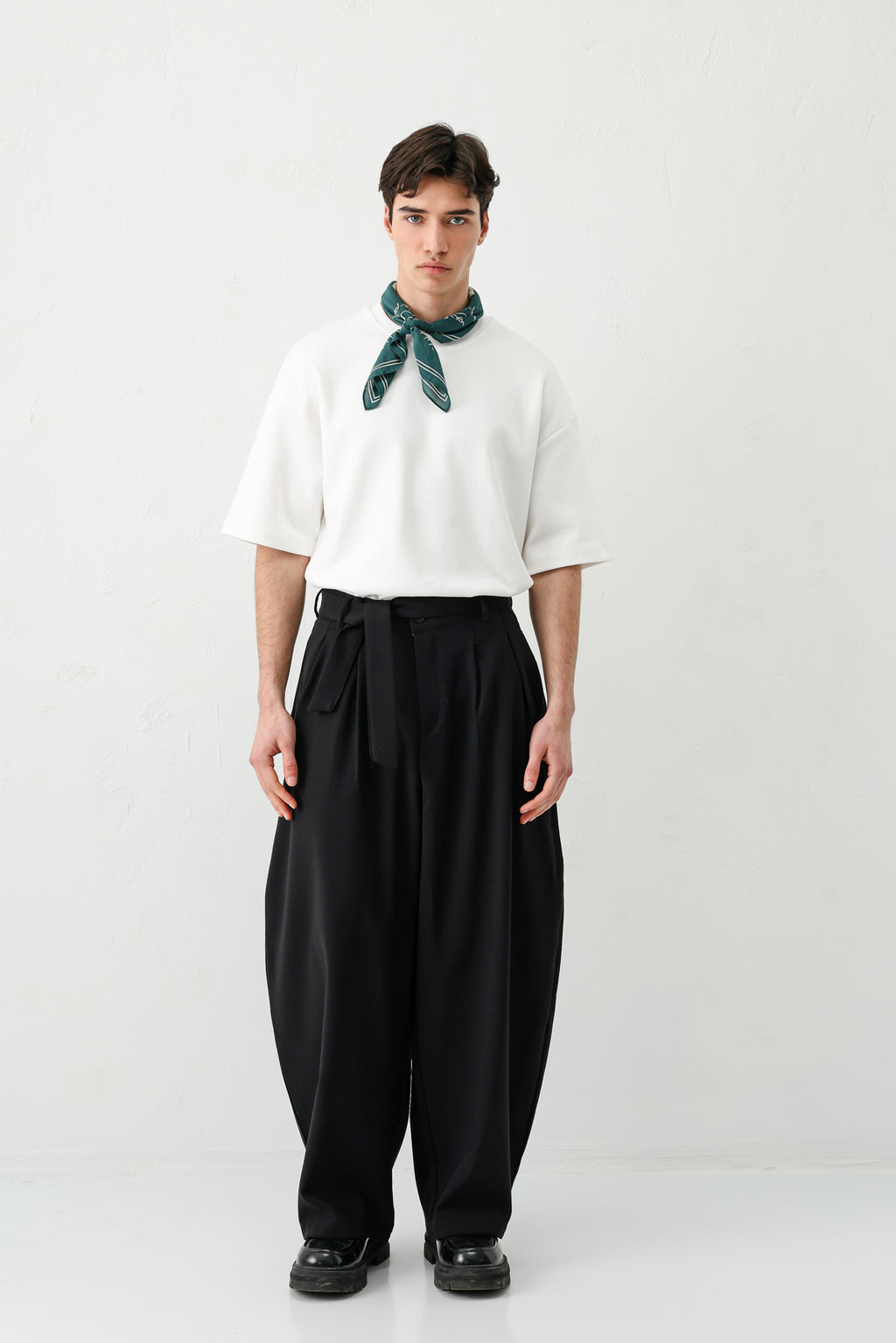 Barrel Fit Tailored Fit Kemerli Pantolon Siyah